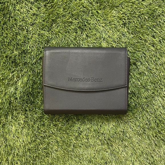 2016 Mercedes-Benz CLS Owners Manual (CLS63 AMG, CLS550 CLS400) - Picture 7 of 9